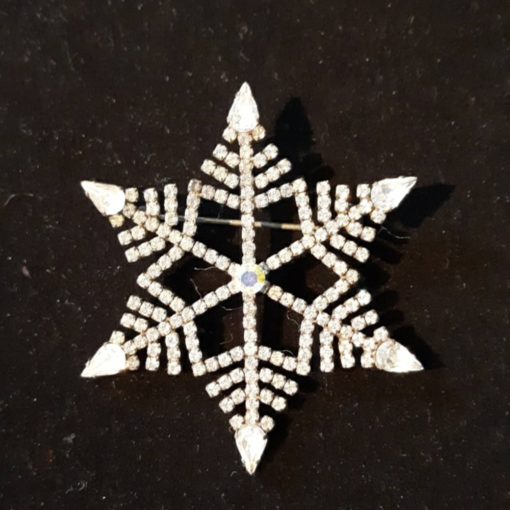 Snowflake brooch